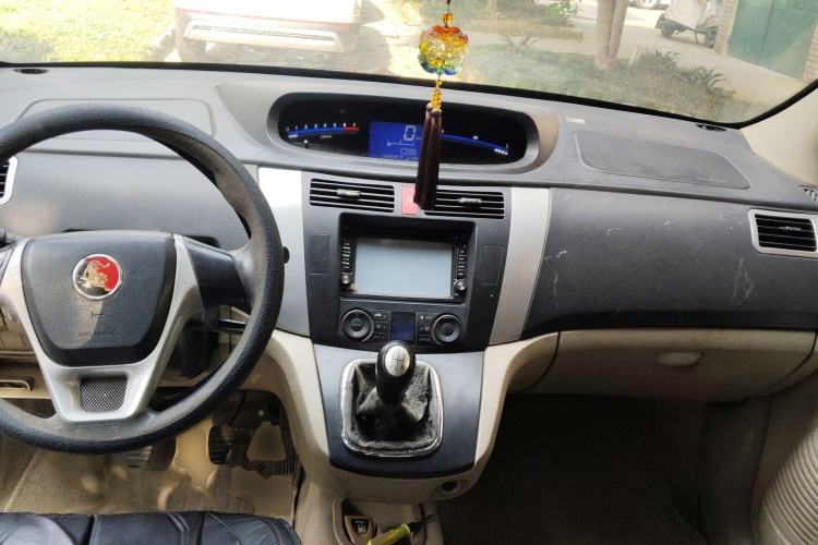 Used FORTHING Joyear SUV 2012 1.6L Luxury Model Center Console