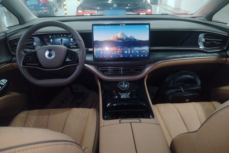 Used Denza D9 2023 DM-i 965 Luxury Model Center Console