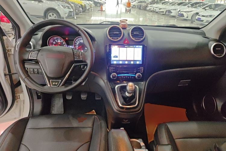 Used Haval H6 2015 Upgraded Model 1.5T Manual Two-Wheel Drive Elite Version Center Console