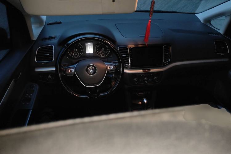 Used Volkswagen Sharan 2018 380TSI Comfort Edition 7-Seater Center Console