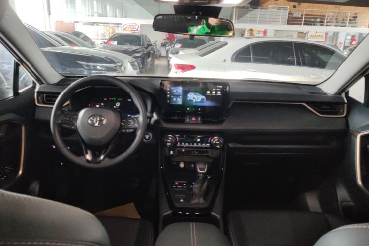 Used Toyota Wildlander 2024 Dual-Motor 2.5L E-CVT Two-Wheel Drive Luxury PLUS Edition Center Console