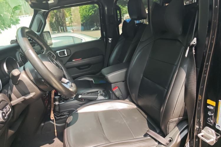 Used Jeep Wrangler 2019 2.0T Sahara Four-Door Version China VI Emission Standard
