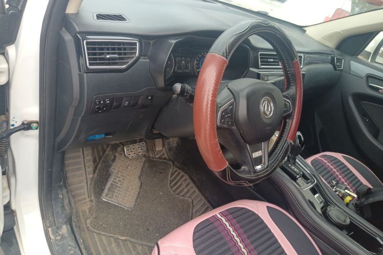 Used Dongfeng Fengon 580 2017 Revised Version 1.5T CVT Luxury Edition Center Console