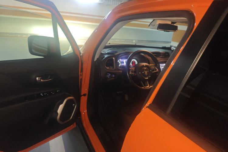 Used Jeep Renegade 2016 2.0L Automatic Four-Wheel Drive 75th Anniversary Tribute Edition Driver Seat