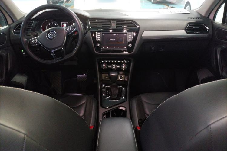 Used Volkswagen Tiguan L 2017 330TSI Automatic Two-Wheel Drive Luxury Edition Center Console