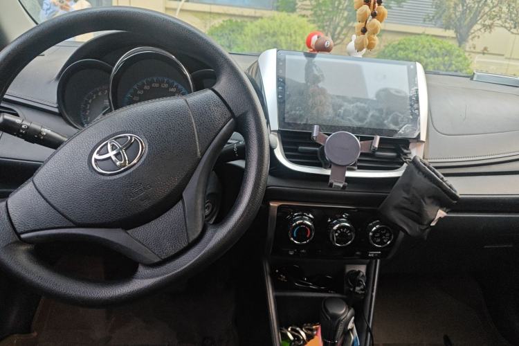 Used Toyota YARiS L Zhi Xuan 2017 1.5E CVT Enhanced Performance Edition Center Console