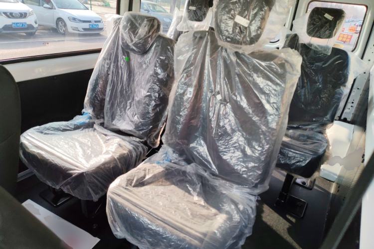 Used JMC Fushun 2025 2.0T 6MT Diesel Mid-Roof Mid-Height Commercial Multi-Purpose 7-Seater Passenger Vehicle