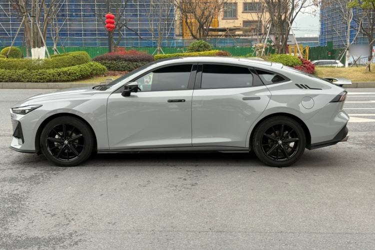 Used CHANGAN UNI-V 2023 1.5T Prestige Model