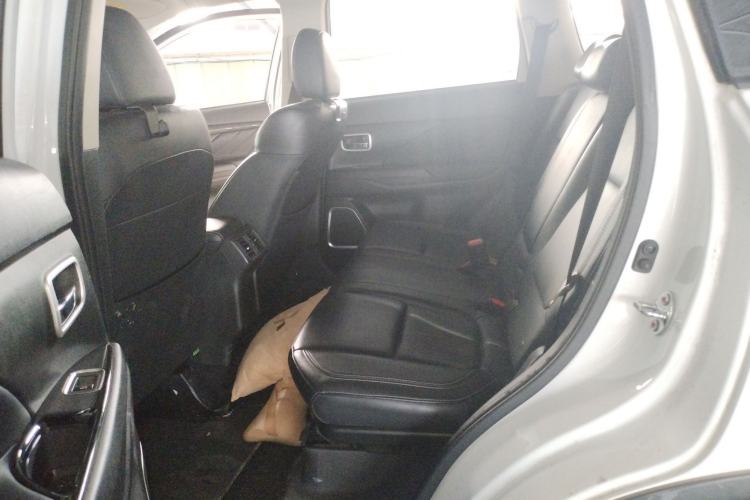 Used Mitsubishi Outlander 2019 2.0L Two-Wheel Drive Comfort Edition 5 Seats China VI Standard Left Rear Seat