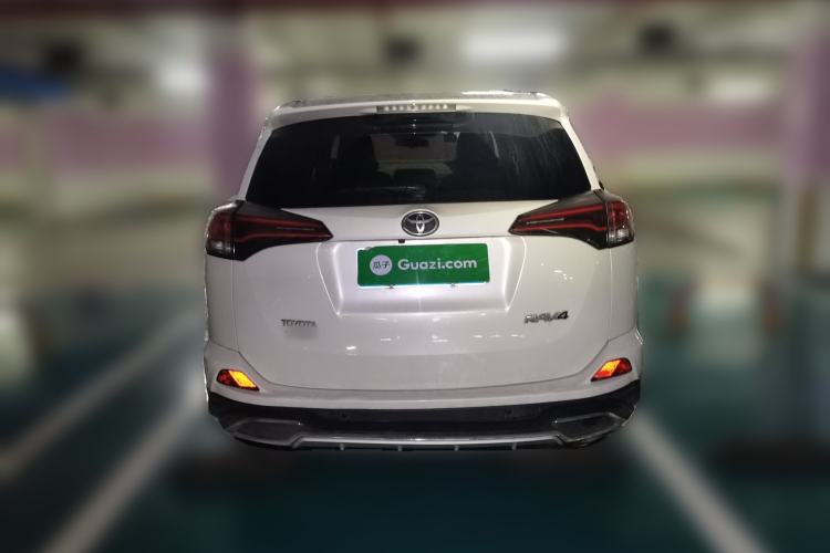 Used Toyota RAV4 2016 2.0L CVT Two-Wheel Drive Fashion Edition China V Standard Rear