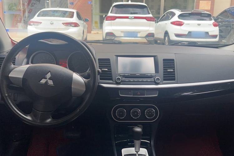 Used Mitsubishi Lancer EX 2016 1.8L CVT Black-and-White Retro Edition
