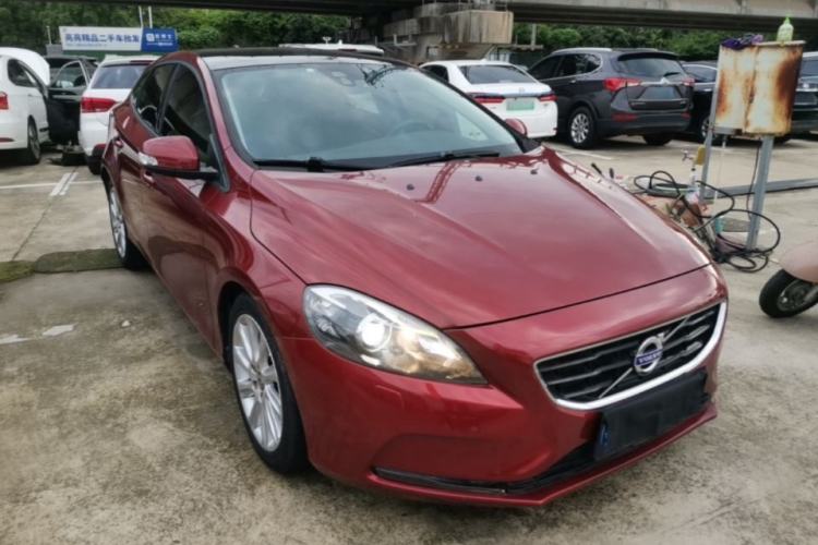Used Volvo V40 2015 1.6T Zhiyi Edition