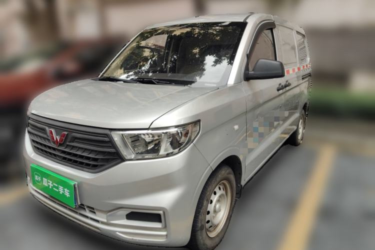 Used Wuling Hongguang V 2022 1.5L Jingqu Edition Enclosed-Window Vehicle with Hydraulic Power Steering LAR