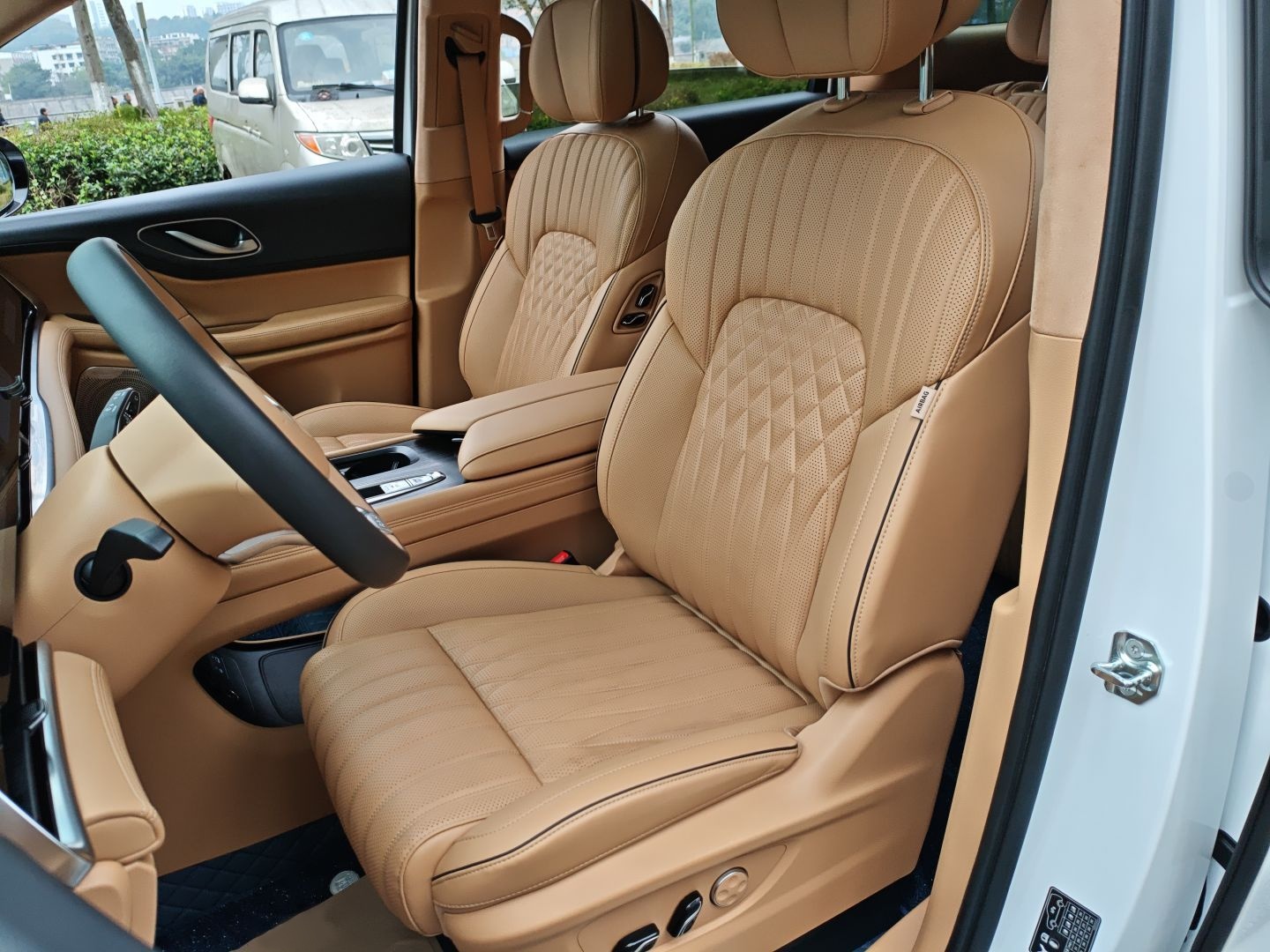 Переднее сиденье в автомобиле