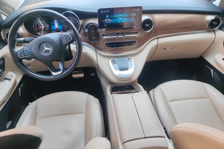 Used Mercedes-Benz V-Class 2020 V 260 L Long-wheelbase Luxury Edition Center Console