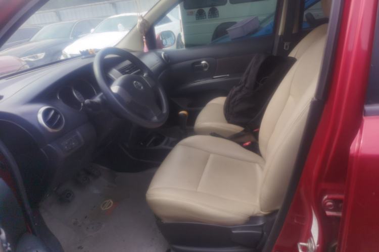 Used Nissan Livina 2010 Jingyue Edition 1.6L Manual All-Around Model