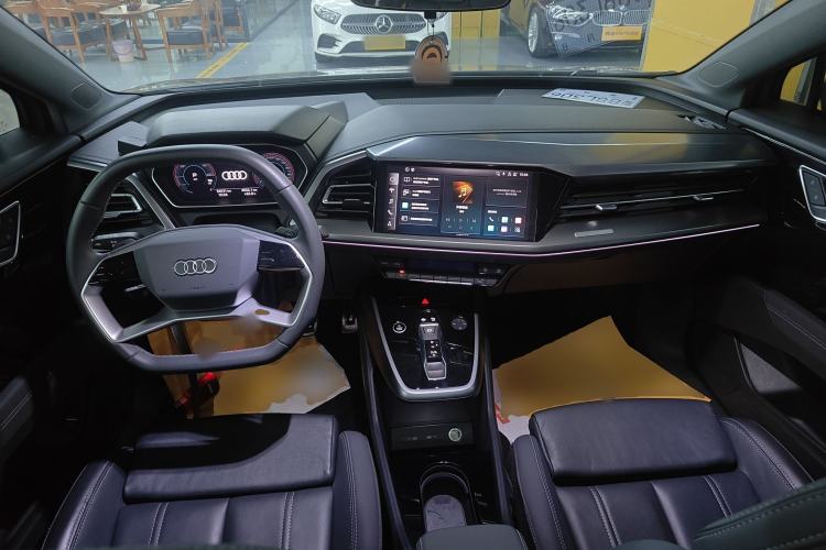 Used Audi Q4 e-tron 2022 40 e-tron Adventure Edition Center Console