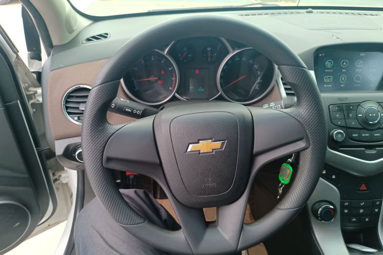 Used Chevrolet Cruze 2015 Hatchback 1.6L Manual Comfort Edition