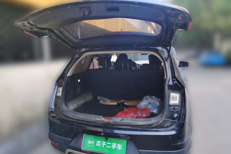 Used Baojun 560 2015 1.8L manual Comfort trim level Trunk