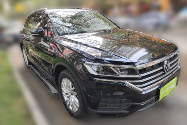 Used Volkswagen Touareg 2021 2.0 TSI Flagship Special Edition Front Right 45 Deg