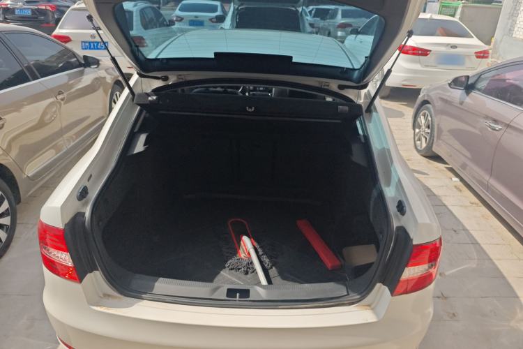 Used Skoda Superb 2013 1.8TSI Automatic Yashi Edition
