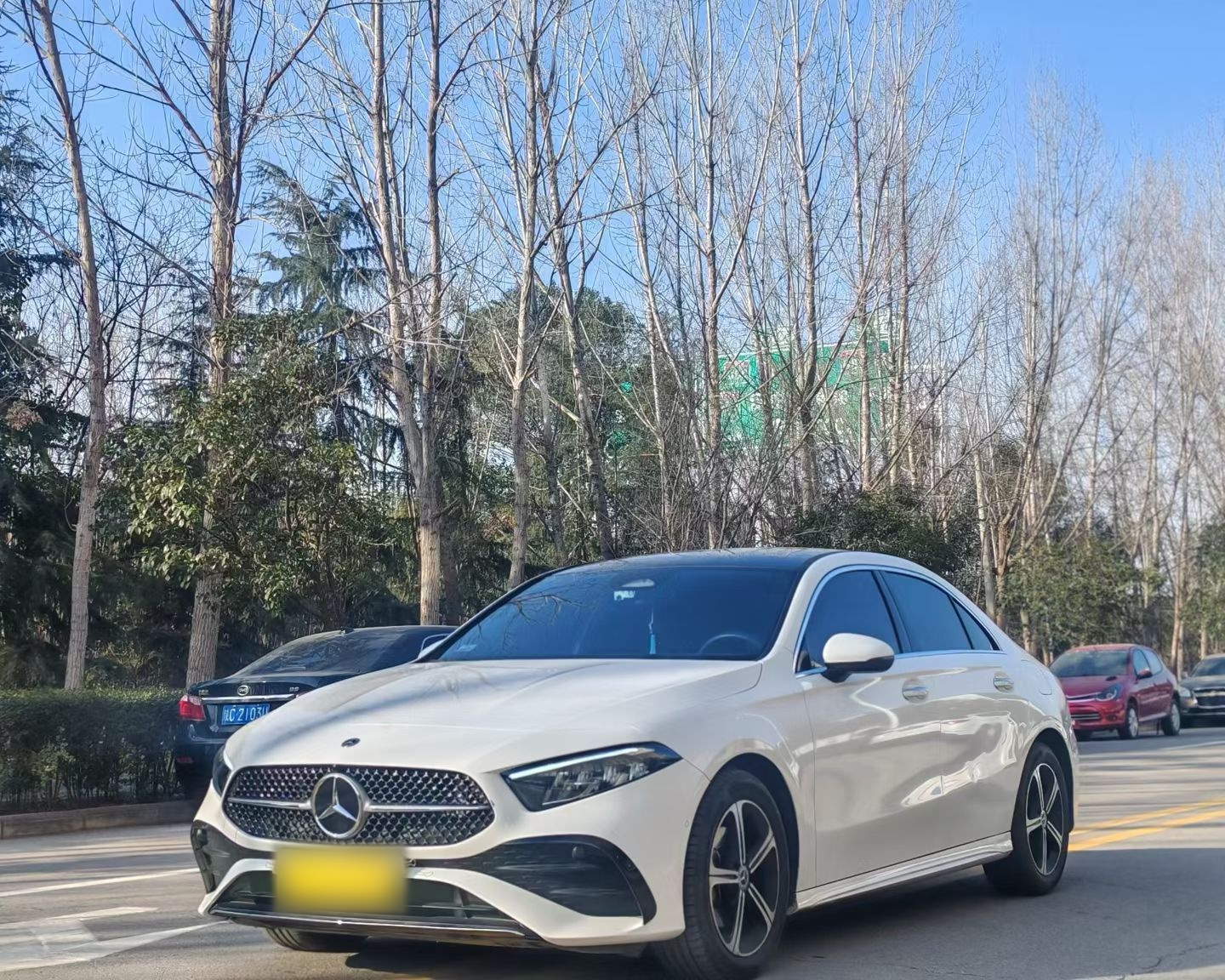 تحت مقدمة السيارة