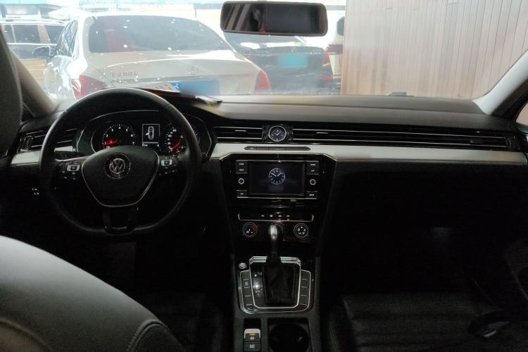 Used Volkswagen Magotan 2018 330TSI DSG Advanced Model Center Console