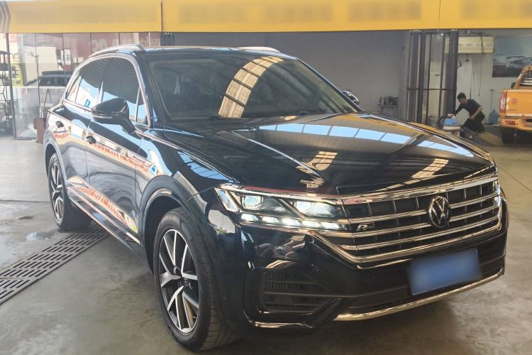 Used Volkswagen Touareg 2021 3.0 TSI Prestige Edition Classic Sport Package Front Right 45 Deg