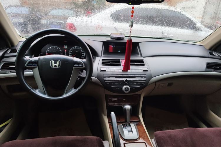 Used Honda Accord 2012 2.0L SE Center Console