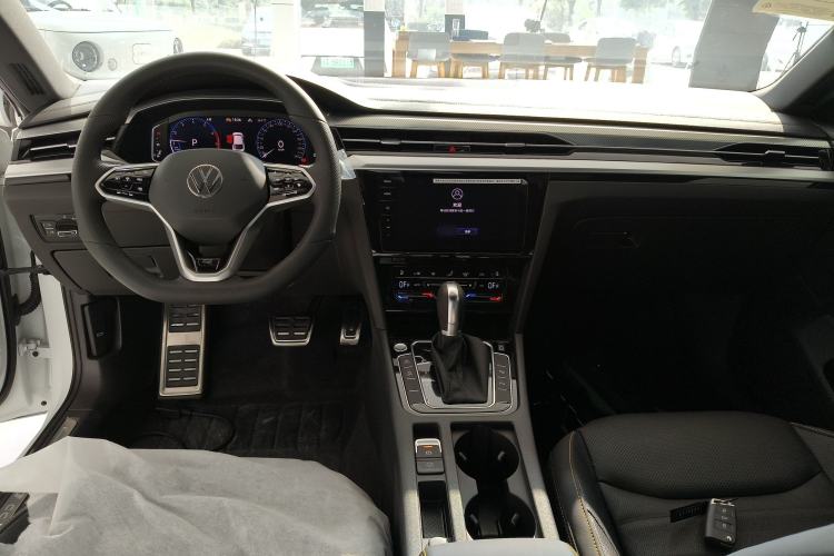 Used Volkswagen FAW-Volkswagen CC 2025 380TSI Striking All-Inclusive Edition Center Console