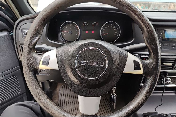 Used Isuzu Pickup 2009 2.8T Two-Wheel-Drive Base Pickup Truck with 4JB1-TCT Engine
