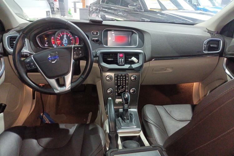 Used Volvo V40 2016 T3 Zhiyi Edition