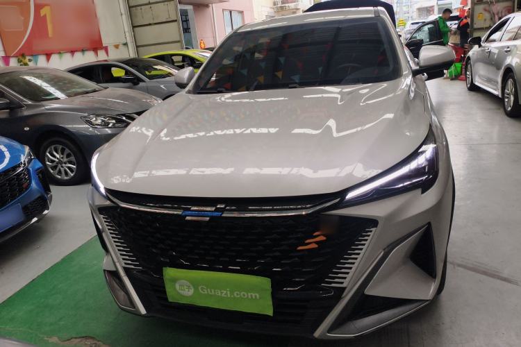 Used CHANGAN OSHAN X5 PLUS 2023 Revised 1.5T DCT Excellence Edition Front