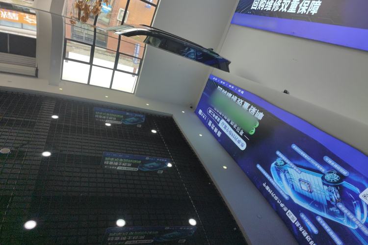 Used XPeng X9 2025 740 Ultra-Long Range Max Roof