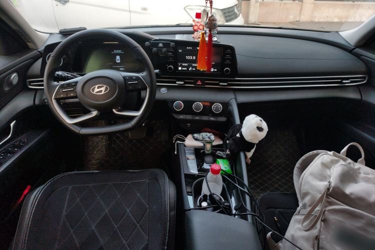 Used Hyundai Elantra 2023 1.5L CVT GLX Elite Edition Center Console