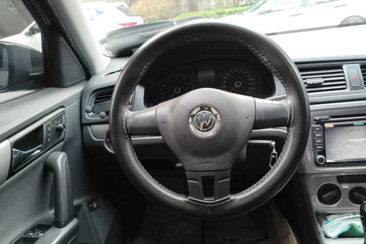 Used Volkswagen Lavida 2013 Revised Classic 1.6L Automatic Fashion Edition
