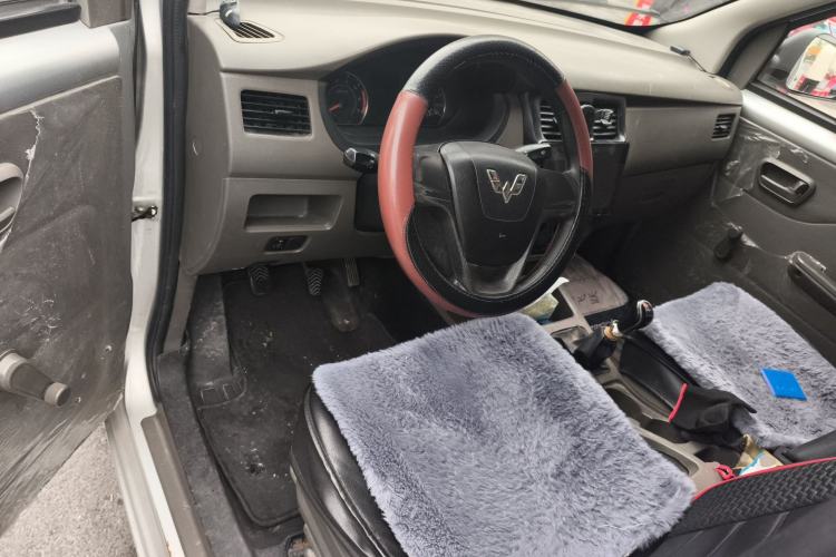 Used Wuling Rongguang V 2016 1.5L Practical Version
