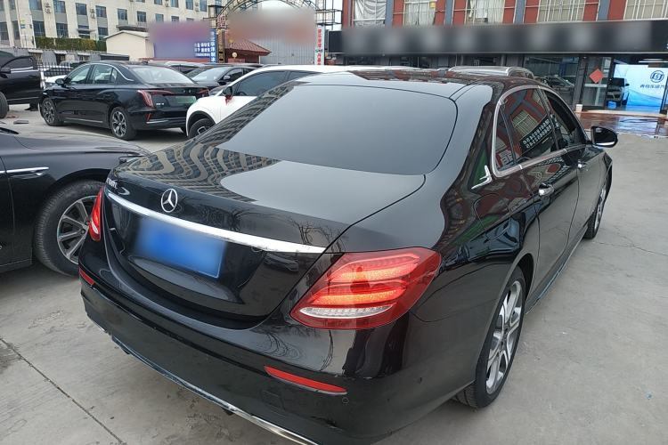 Used Mercedes-Benz E-Class 2016 E 300 L Sporty and Stylish Model
