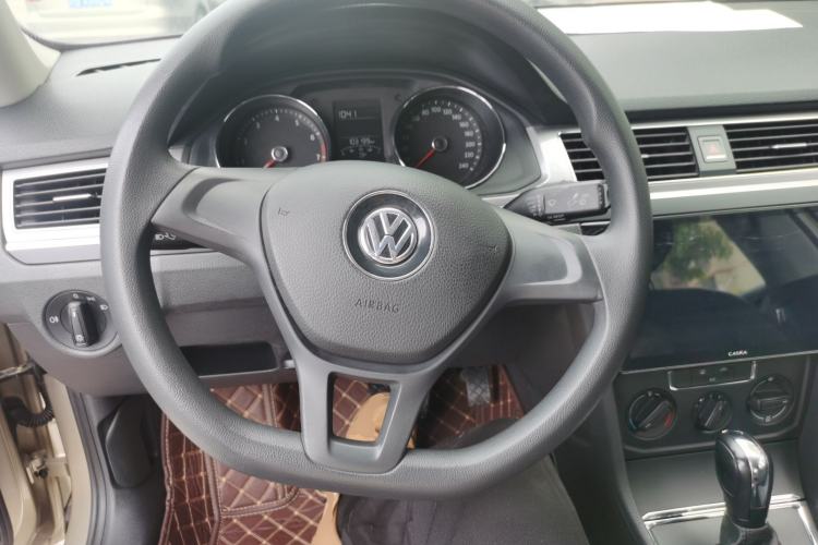 Used Volkswagen Bora 2017 1.6L Automatic Fashion Model Steering Wheel
