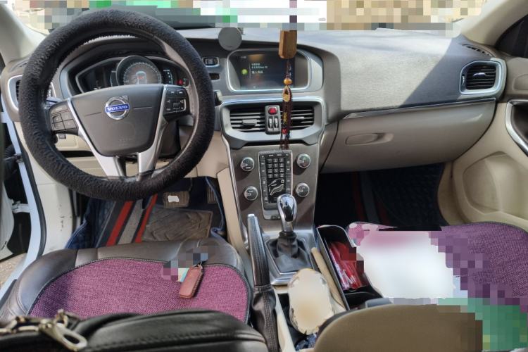 Used Volvo V40 2015 1.6T Zhiyi Edition
