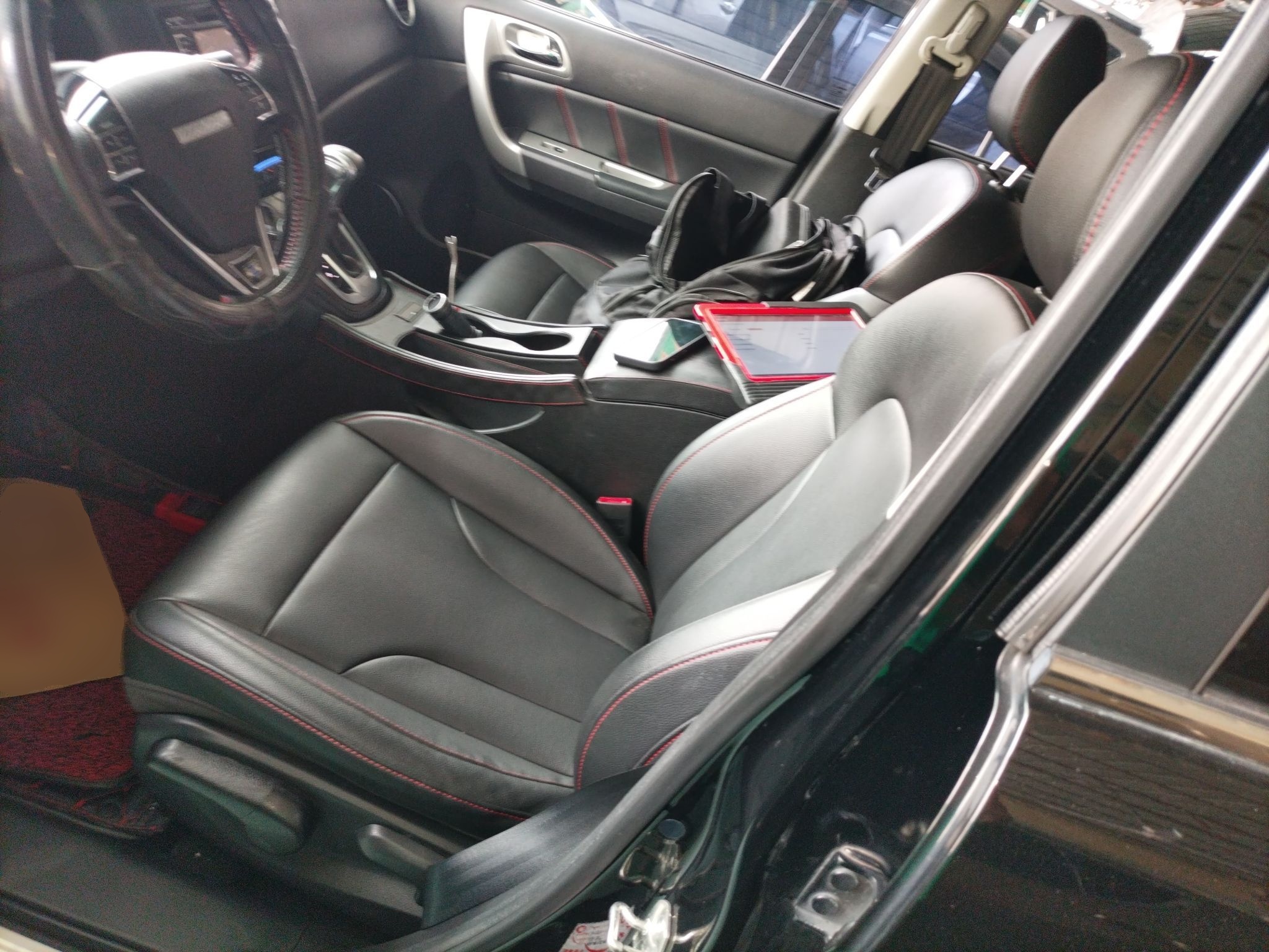 Переднее сиденье в автомобиле