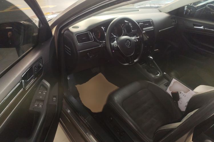 Used Volkswagen Sagitar 2015 230TSI Automatic Luxury Model
