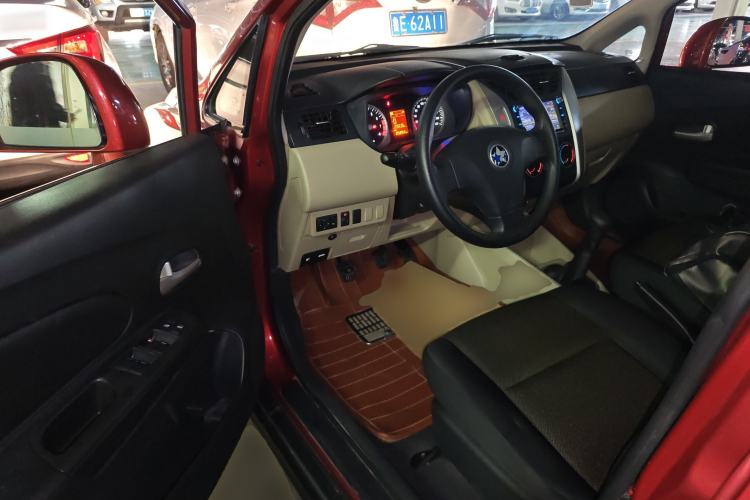 Used Venucia R50 2013 1.6L Manual Fashion Edition
