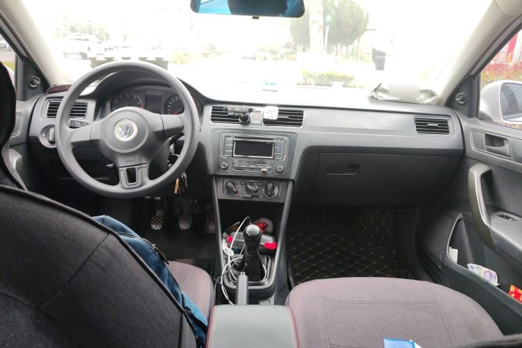 Used Volkswagen Santana 2015 1.6L Manual Fashion Edition Center Console