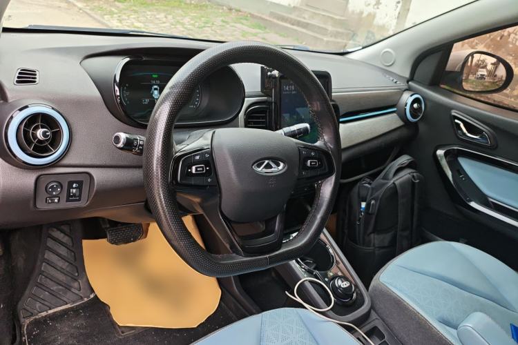 Used Chery QQ Little Ant 2022 Restyled Version Sweet Pink Edition Half-Sugar Version 30.6 kWh 30 kW 301 km Steering Wheel