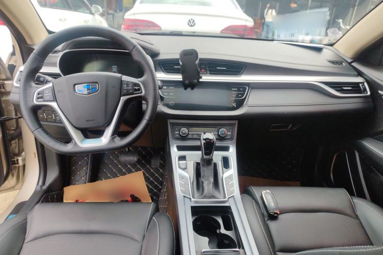 Used Geely Auto Emgrand 2018 1.5L CVT Upward Connect Edition Center Console