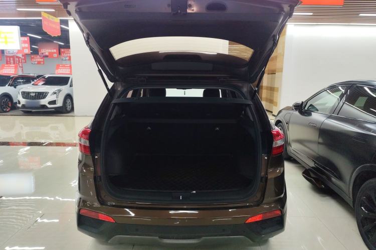 Used Hyundai ix25 2015 1.6L Automatic Two-Wheel-Drive Deluxe DLX Model
