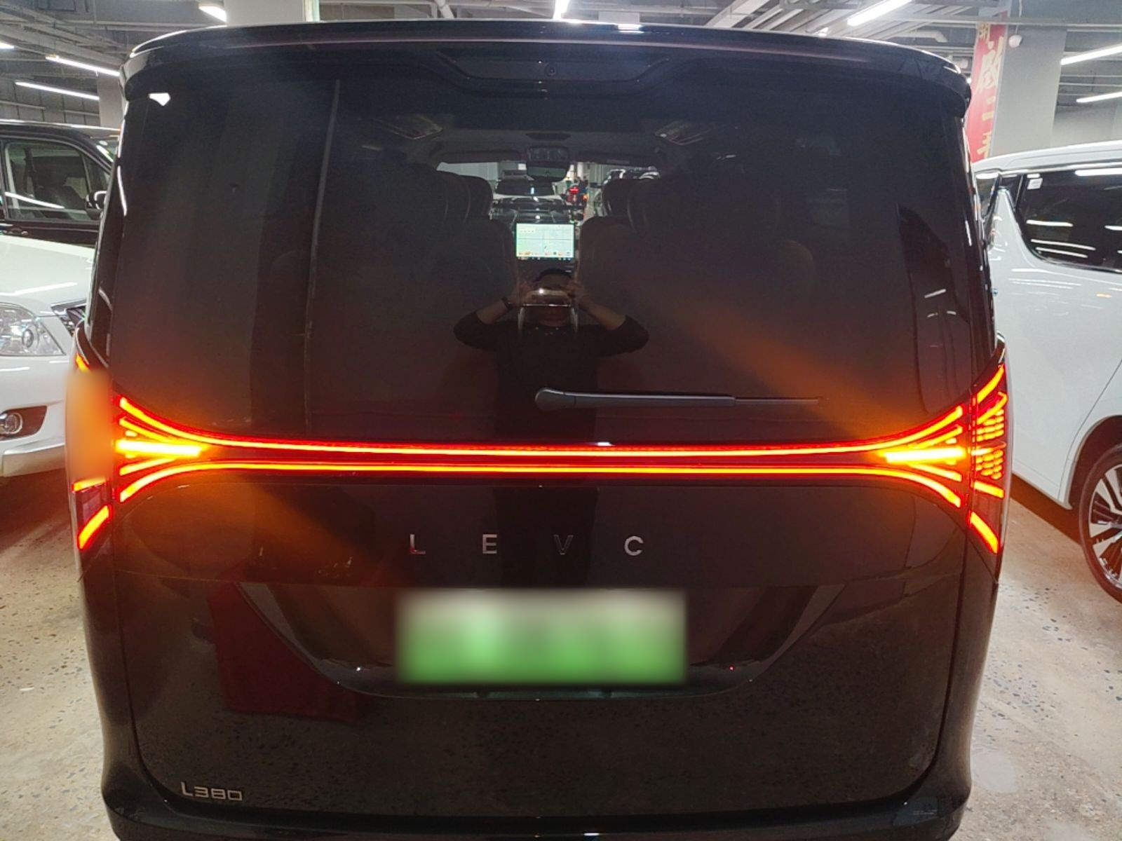 Geely Galaxy LEVC L380 2025 650 km Flagship Edition All-Wheel Drive — снимка 5