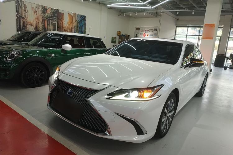 Used Lexus ES 2020 300h Premier Edition
