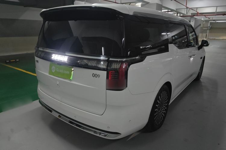 Used Zeekr 009 2024 Six-Seat Executive Version 4WD 108 kWh
